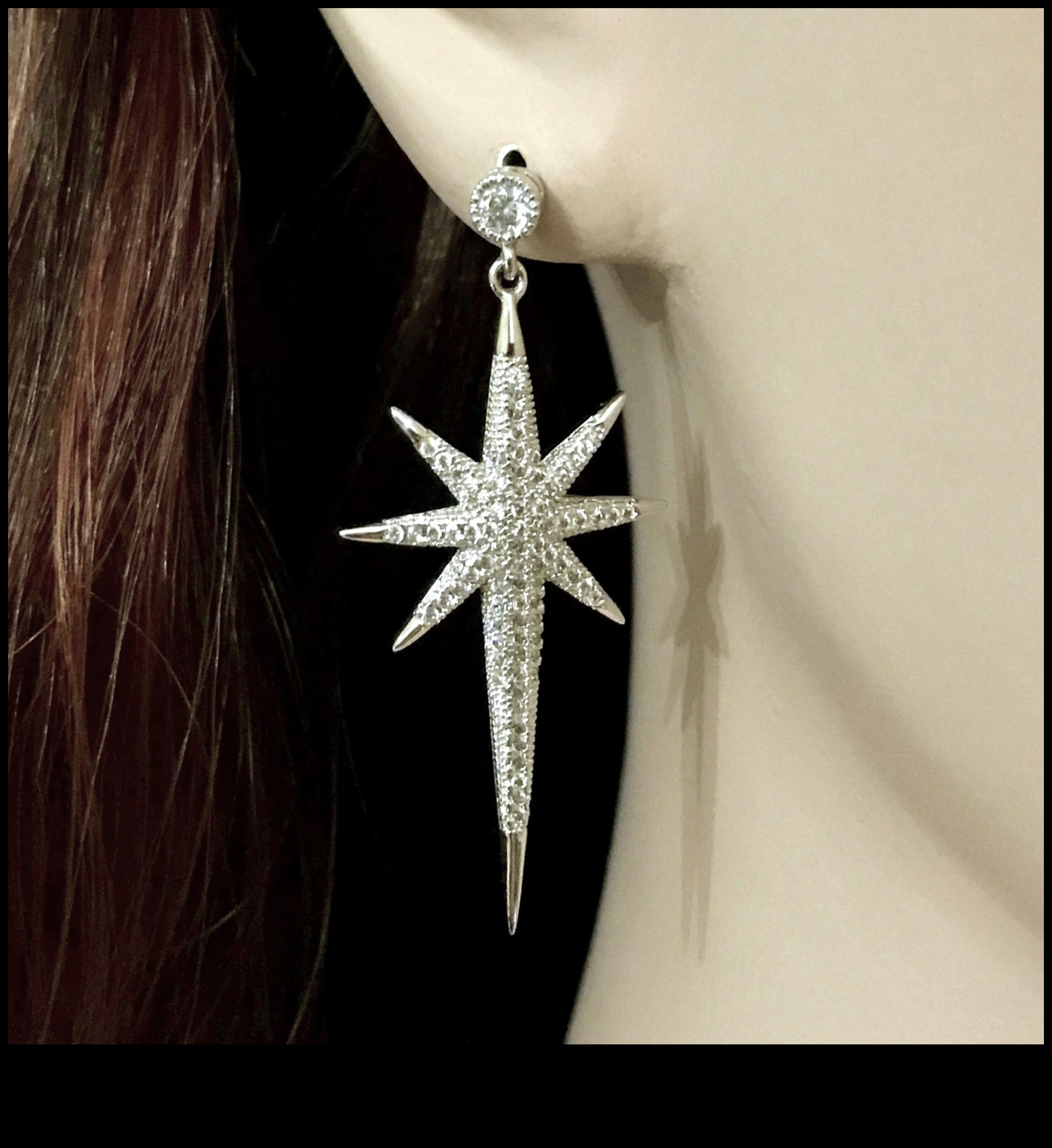 Starlit Splendor: Constelații de bijuterii de mireasă