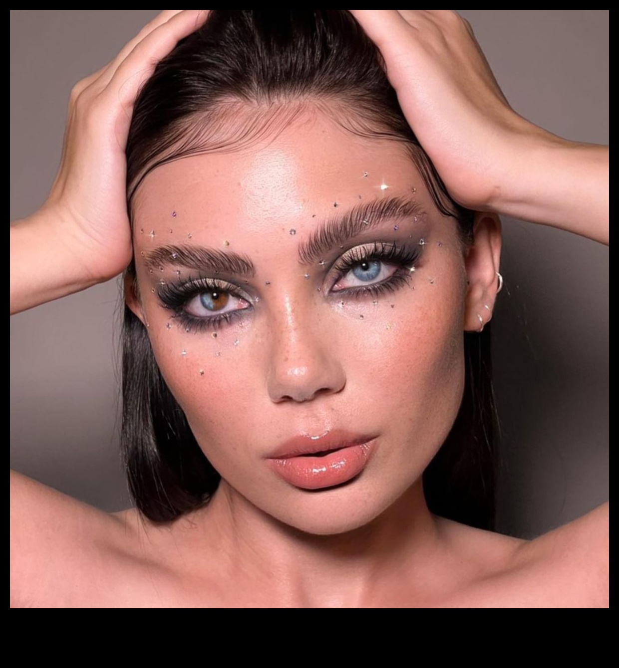 Sărbătorește-ți unicitatea cu machiajul natural 3 Sărbătorind individualitatea: Sfaturi de machiaj natural pentru a vă îmbunătăți caracteristicile unice