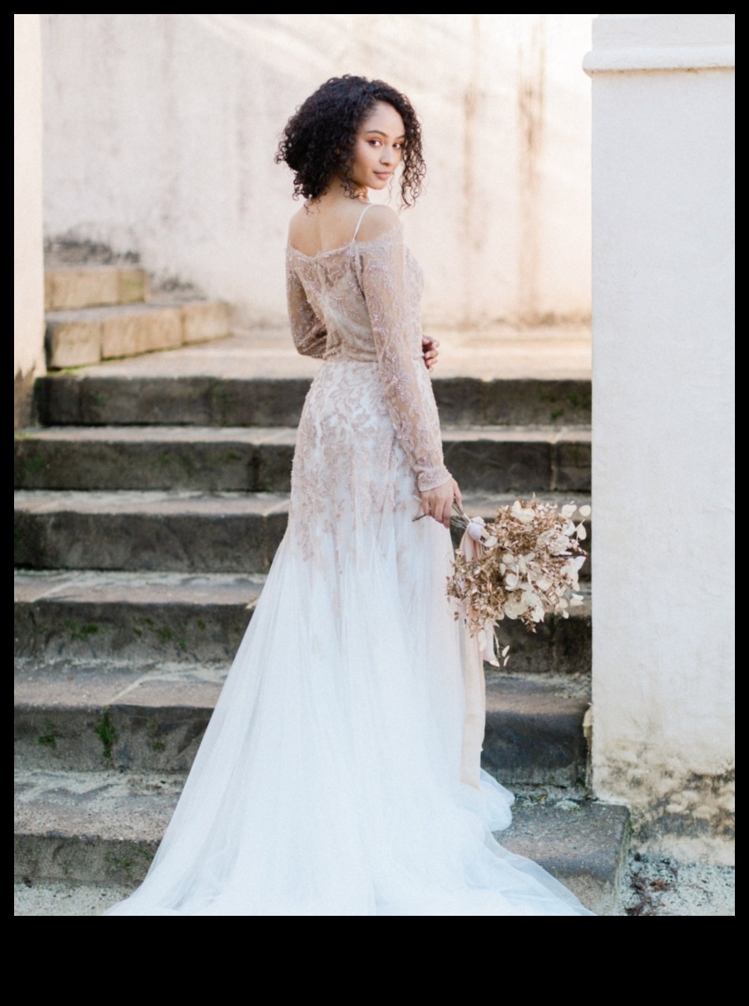 Ever After Timeless Wedding Dresses for Enduring LoveO colecție de rochii de mireasă elegante și atemporale pentru mireasa modernă care vrea să-și sărbătorească dragostea în anii următori. 5 Ever After: rochii de mireasă atemporale pentru dragoste durabilă