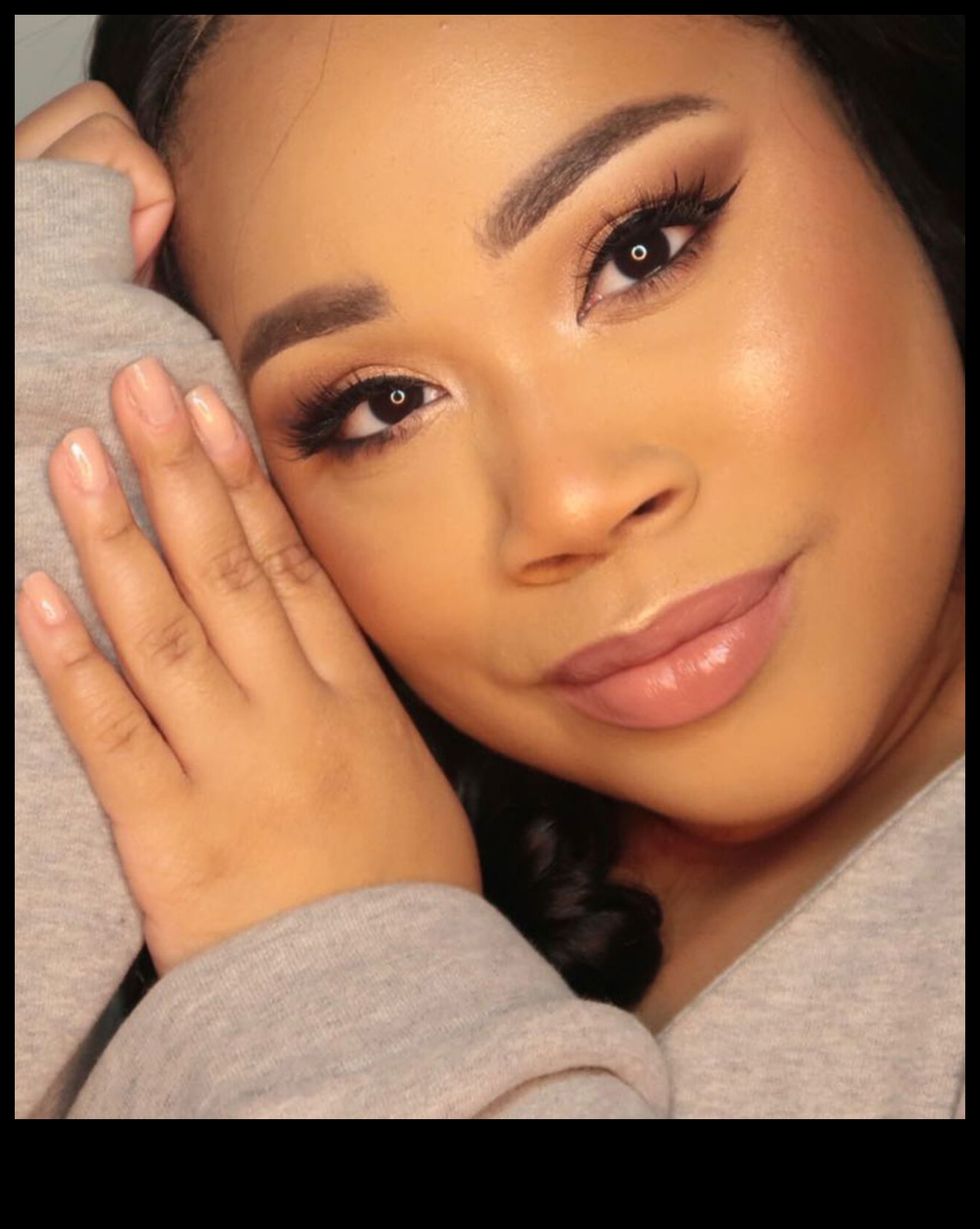 Moale și pătat: Explorând farmecul Smoky Eyes în machiajul natural