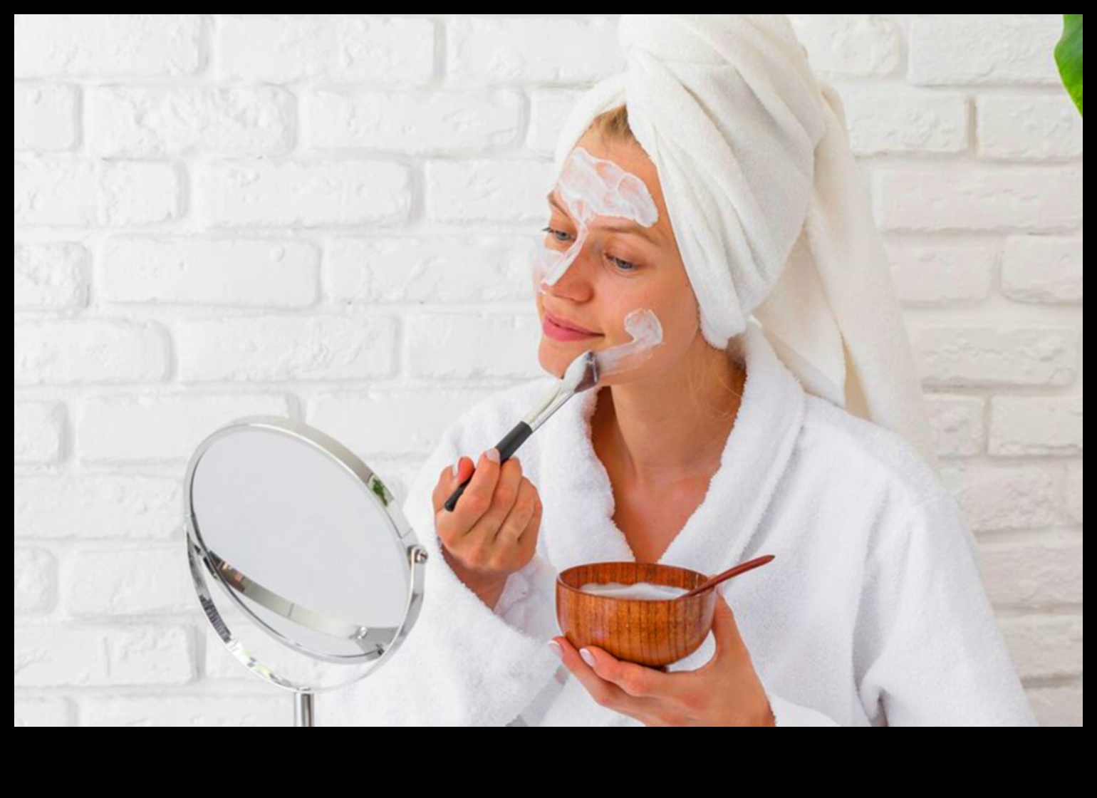 Influența schimbărilor sezoniere Cum să vă adaptați machiajul natural la vreme 3 Influența schimbărilor sezoniere: adaptarea machiajului natural la vreme