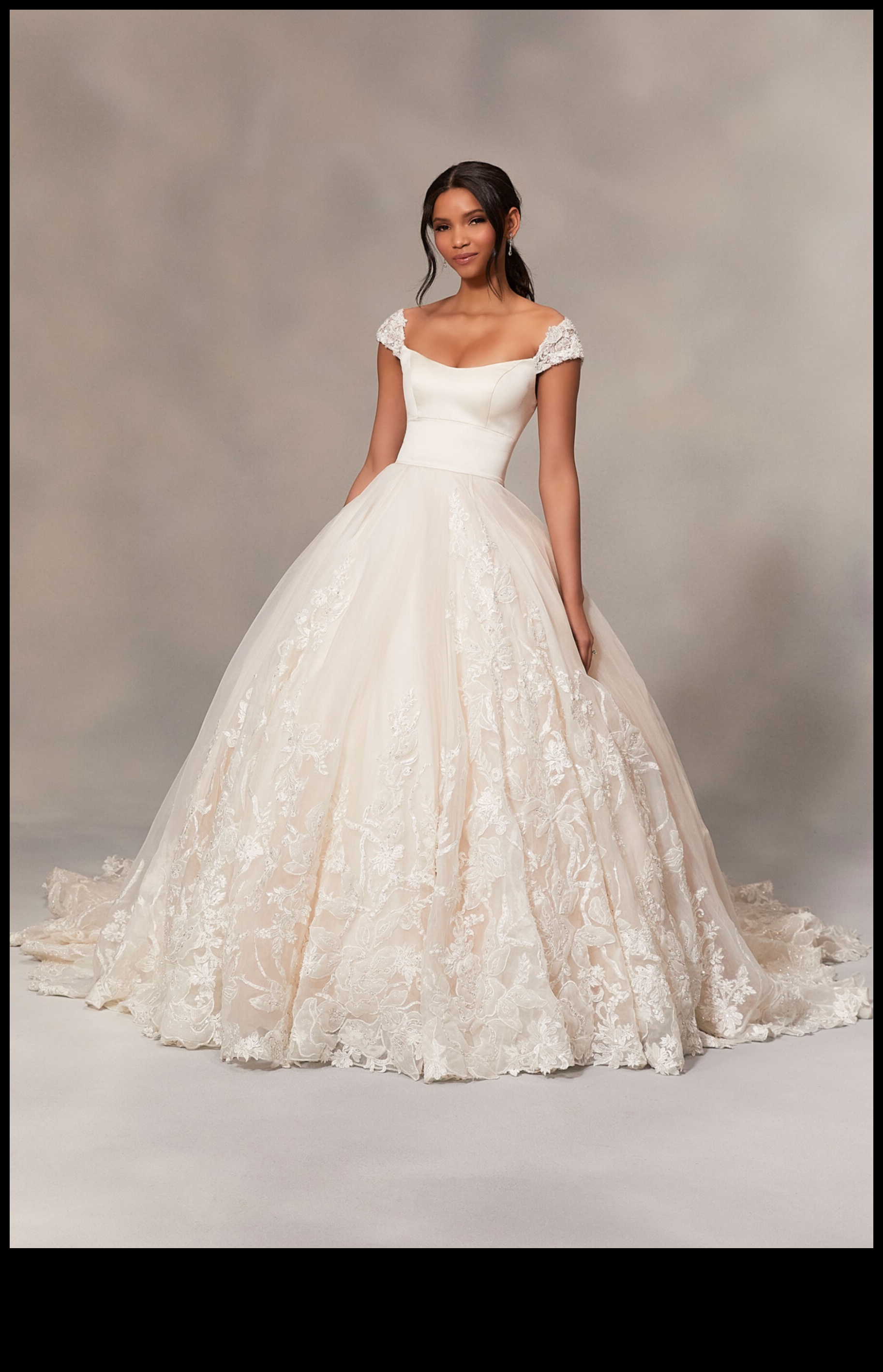 Eleganță definită: rochie de mireasă de designer Wonders