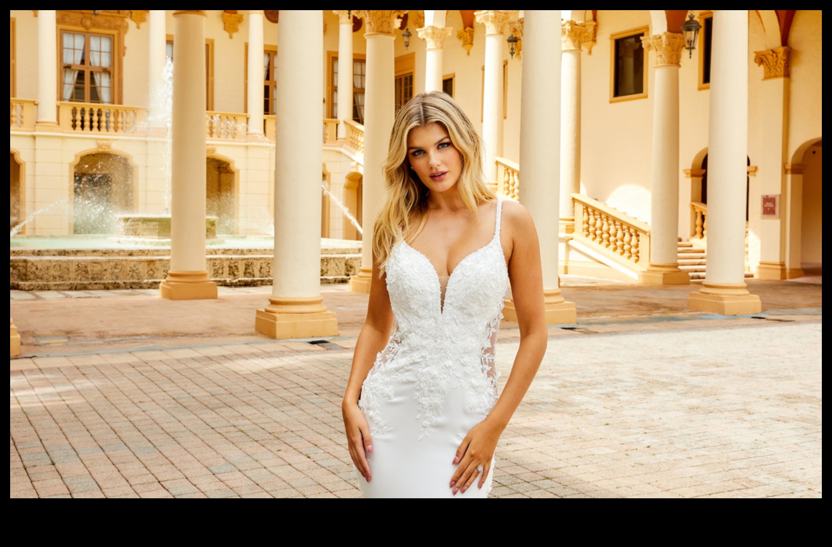 Ansamblu încântător: Magie rochie de mireasă modernă