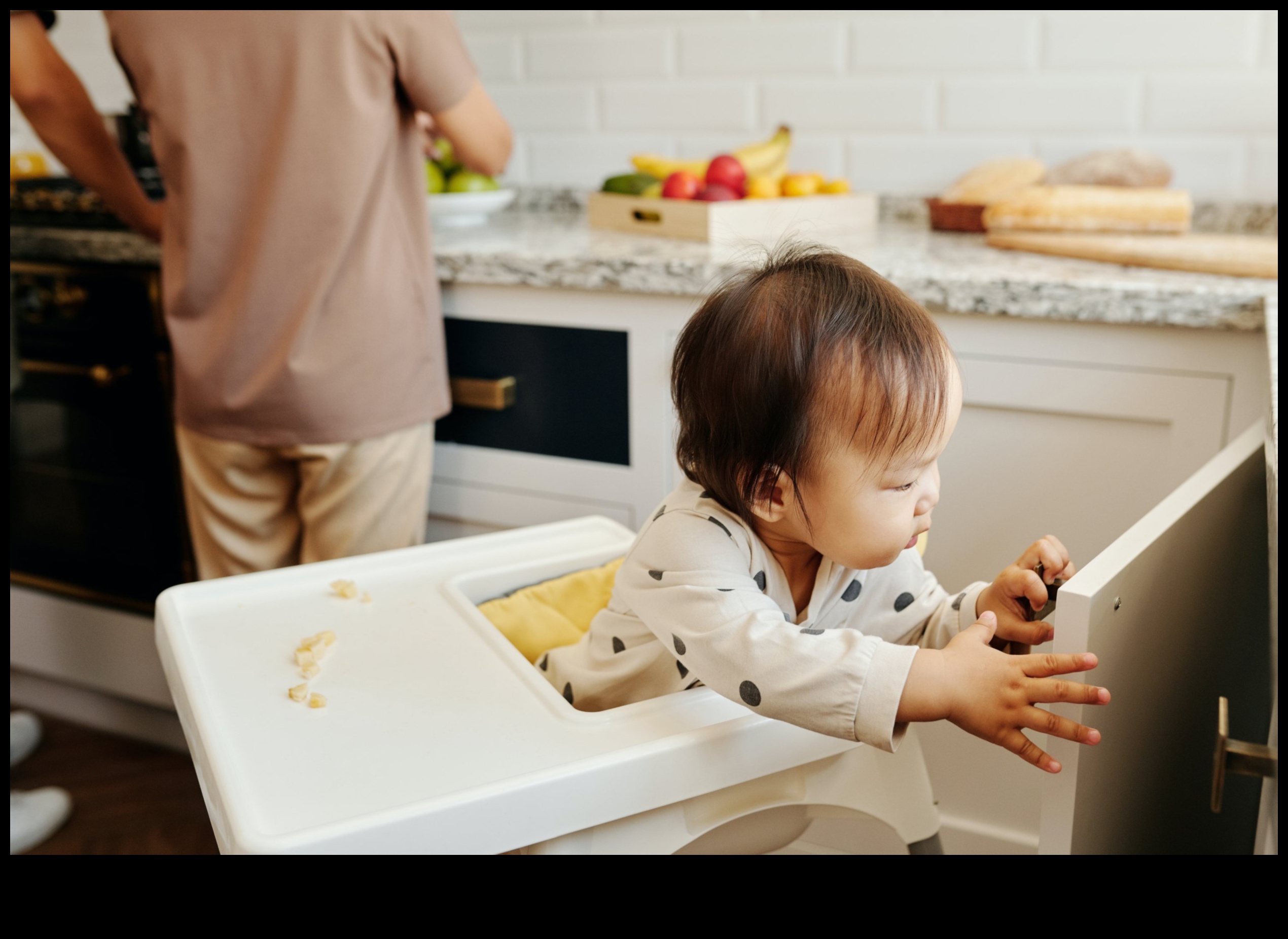 Exploratori mici, siguranță mare Un ghid pentru părinți pentru a vă proteja casa pentru copii 4 Tiny Explorers, Big Safety: A Parent's Guide to Babyproofing