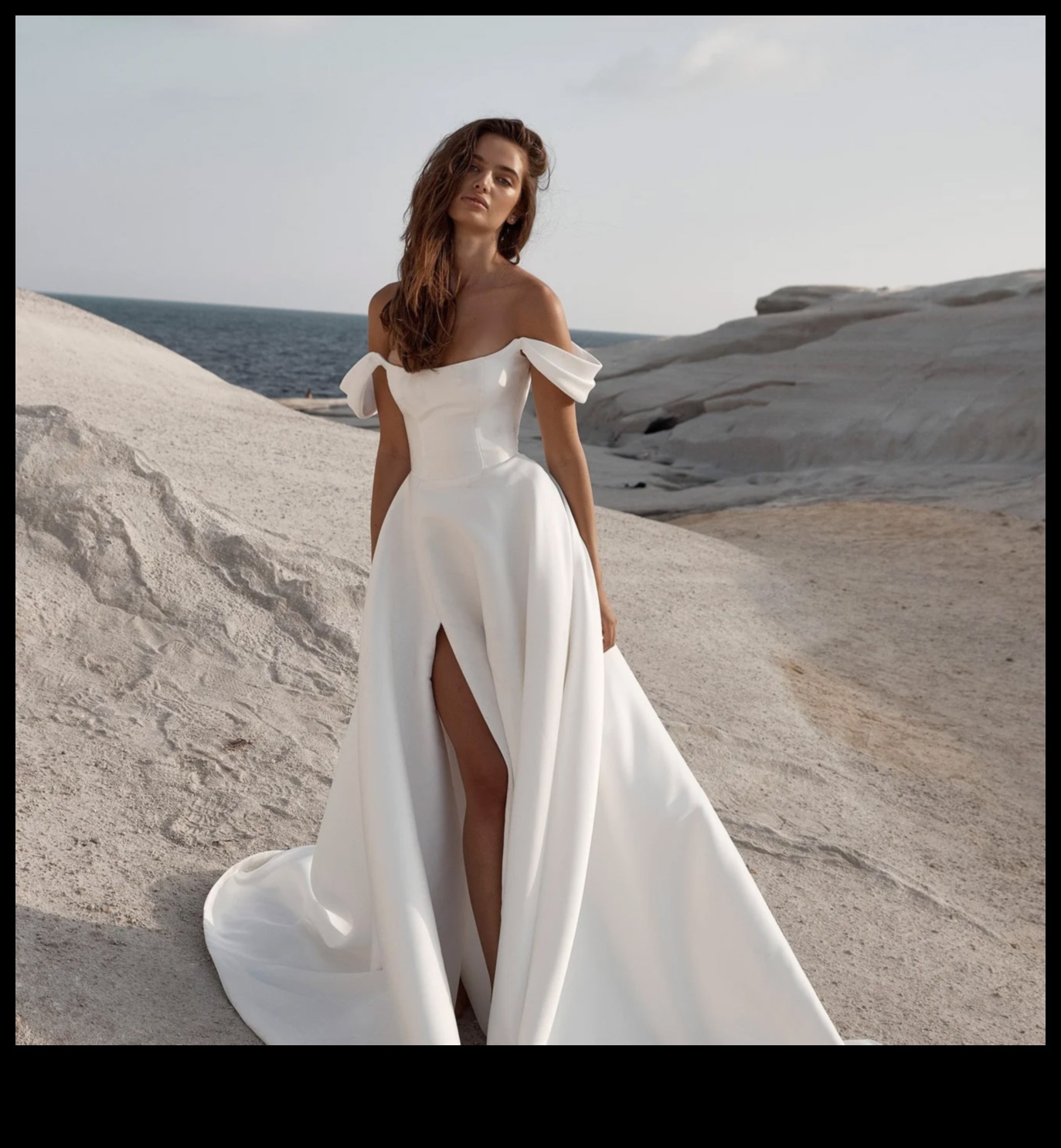 Ever After Timeless Wedding Dresses for Enduring LoveO colecție de rochii de mireasă elegante și atemporale pentru mireasa modernă care vrea să-și sărbătorească dragostea în anii următori. 1 Ever After: rochii de mireasă atemporale pentru dragoste durabilă