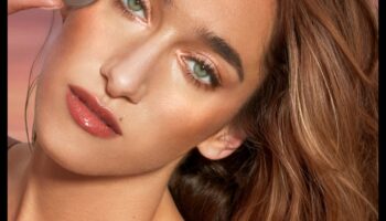 Machiaj plin de farmec pentru vacanță: obținerea frumuseții sărutate de soare cu un efort minim