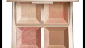 Paletele Bronzer: Avantajele și dezavantajele colecțiilor compacte vs. expansive