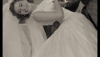 Călătorind în timp în stil: rochii de mireasă de epocă minunate