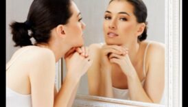 Sărbătorind individualitatea: Sfaturi de machiaj natural pentru a vă îmbunătăți caracteristicile unice